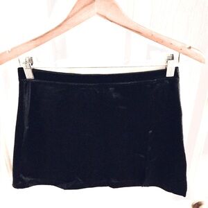 🖤 Essential Black mini skirt nylon stretch material